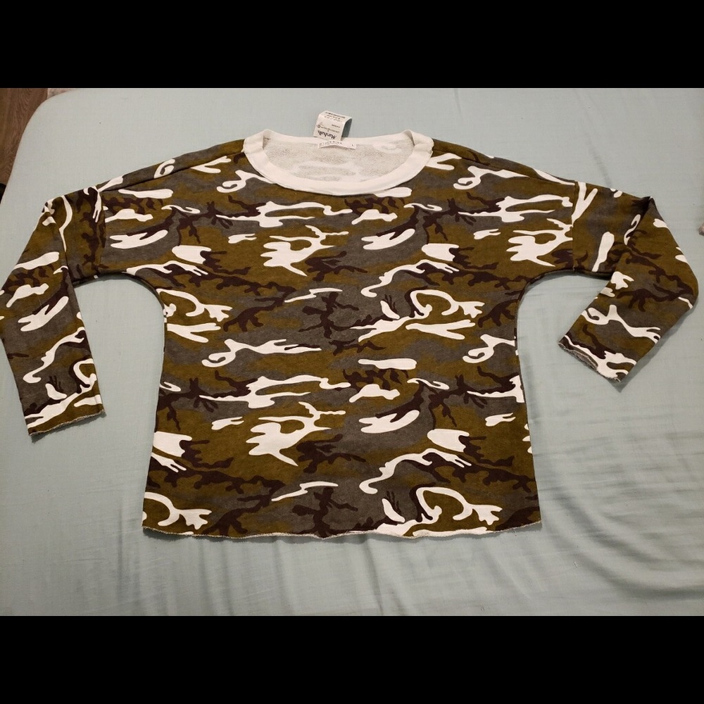 NWT Camo unhemmed long sleeved top
